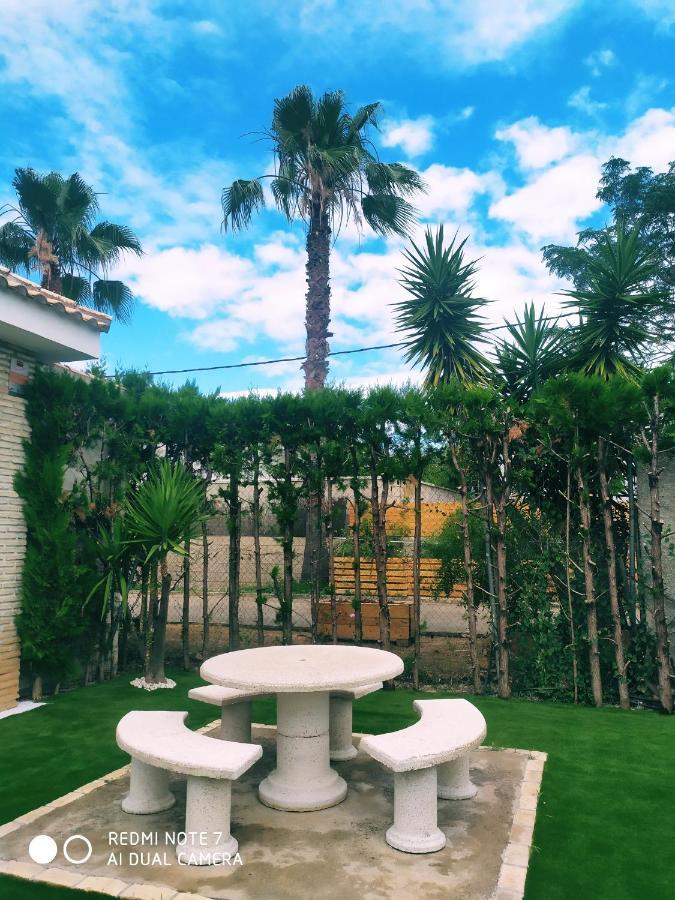 فيلا Chalet Con Encanto Palomares del Río المظهر الخارجي الصورة