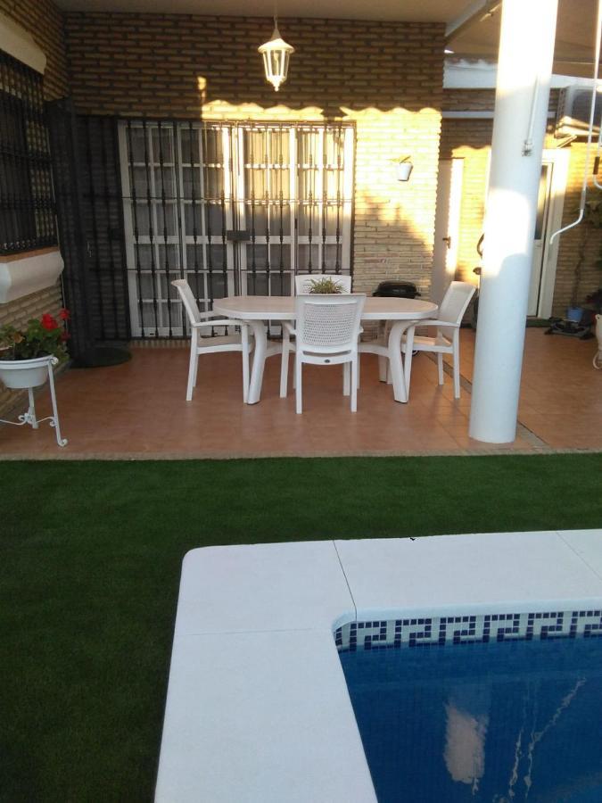 فيلا Chalet Con Encanto Palomares del Río المظهر الخارجي الصورة