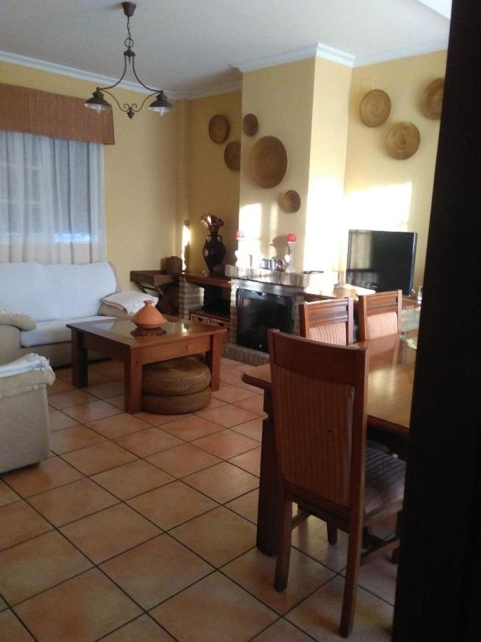 فيلا Chalet Con Encanto Palomares del Río المظهر الخارجي الصورة
